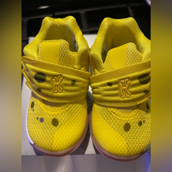 Kyrie Nike SpongeBob - Picture 1 of 6